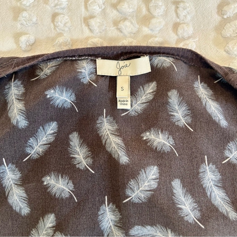 Joie Women’s Silk Dark Gray Brown Feather Print Tank Top Sz S - Picture 7 of 11
